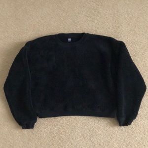 Boxy fuzzy black sweatshirt